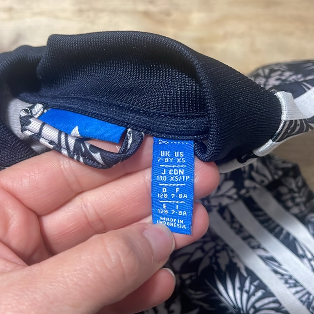 Adidas jacket - Picture 3 of 4